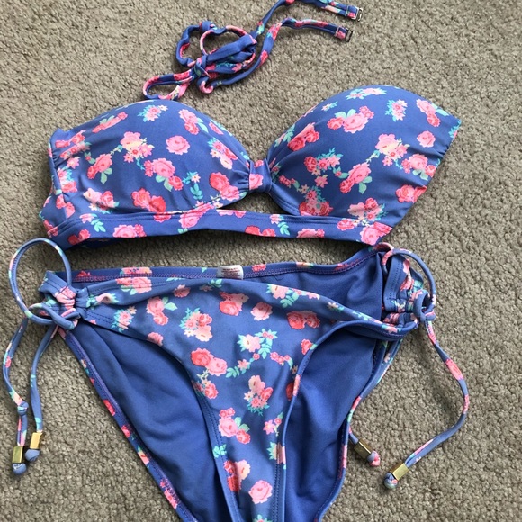 Floral bikini! - Picture 2 of 3